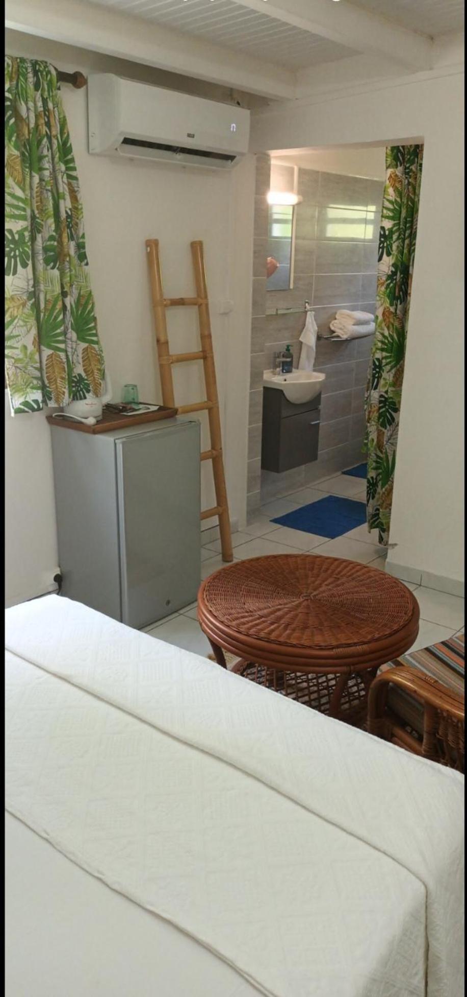 Chambre Climatisee Bouillante Buitenkant foto