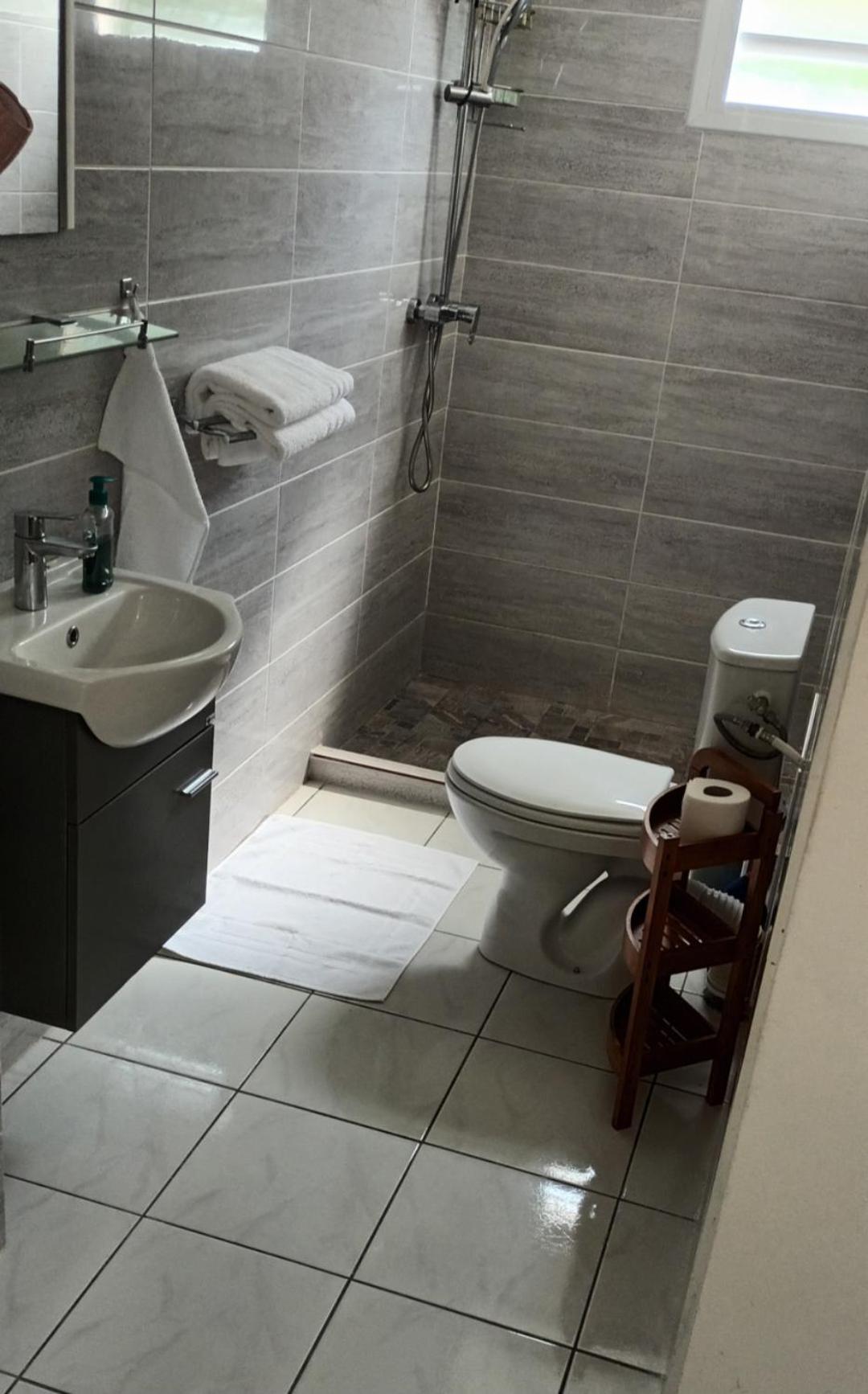 Chambre Climatisee Bouillante Buitenkant foto